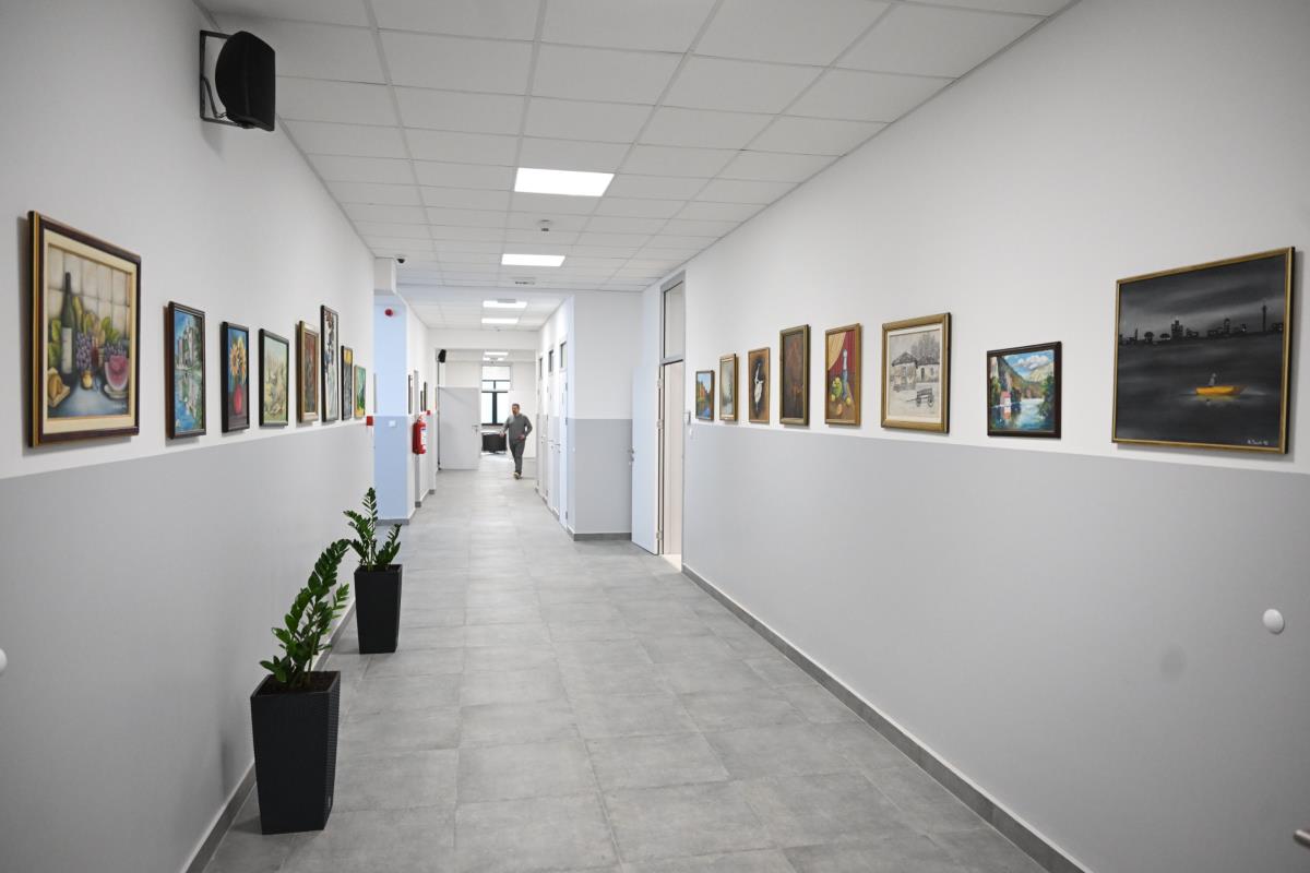 Gimnazija u Mladenovcu pre i posle (5).jpeg