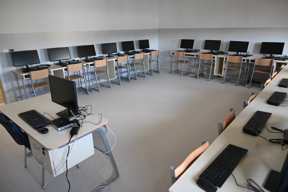 Gimnazija u Mladenovcu pre i posle (10).jpeg