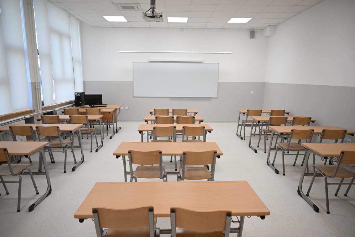 Gimnazija u Mladenovcu pre i posle (14).jpeg