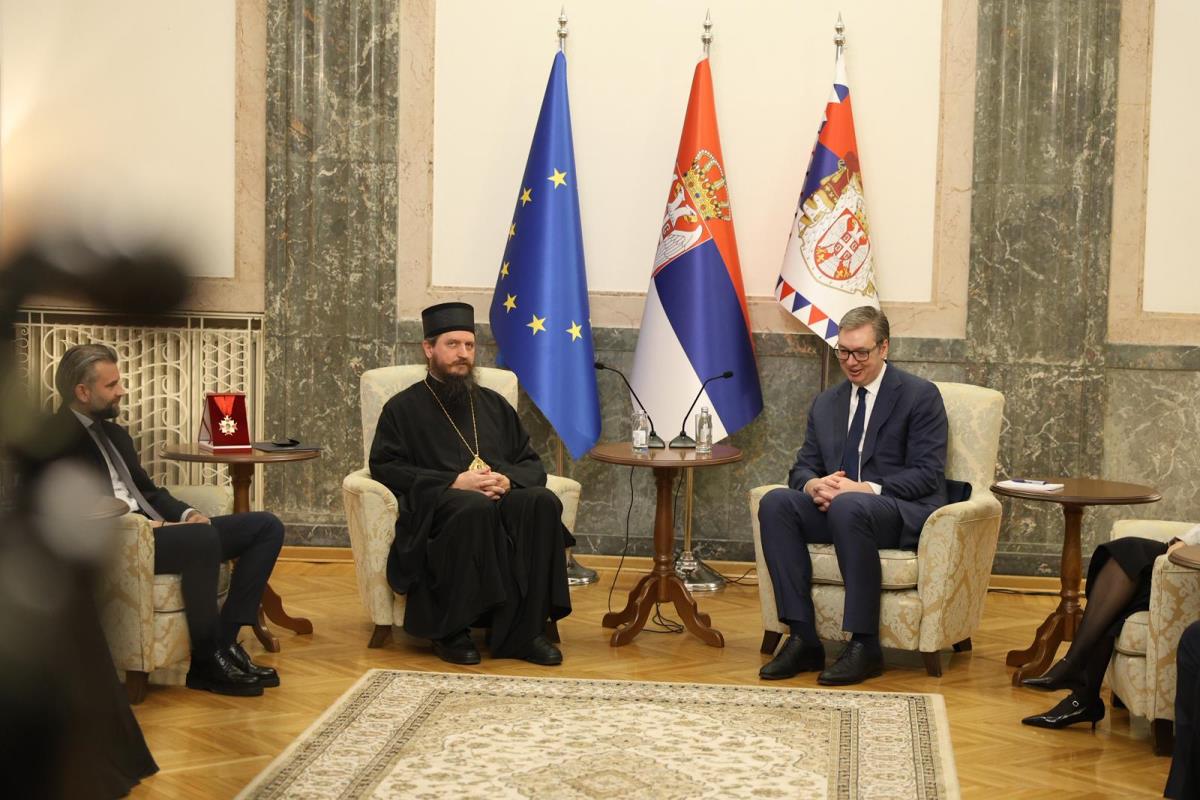 Aleksandar Vučić Episkop Sergije (16).jpeg