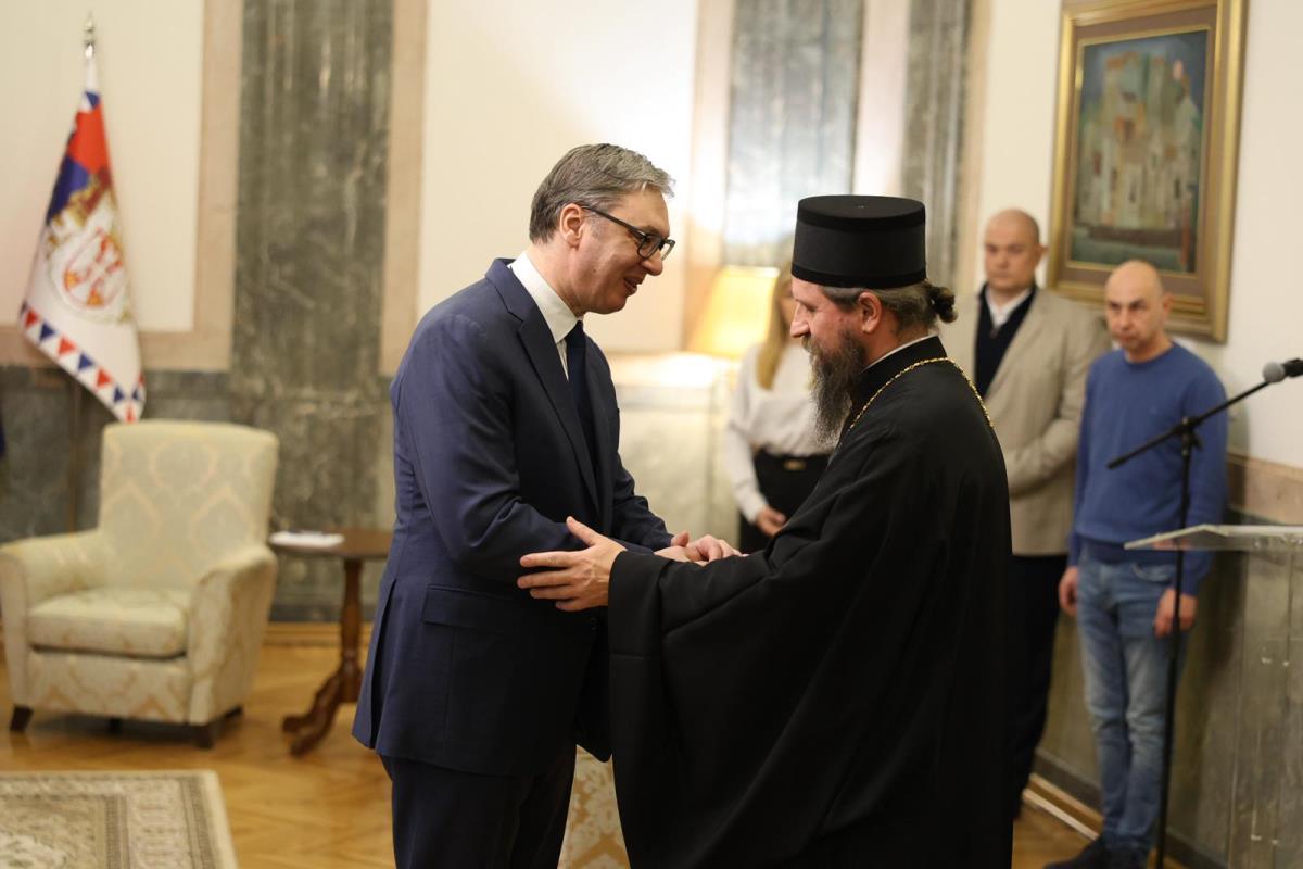 Aleksandar Vučić Episkop Sergije (14).jpeg