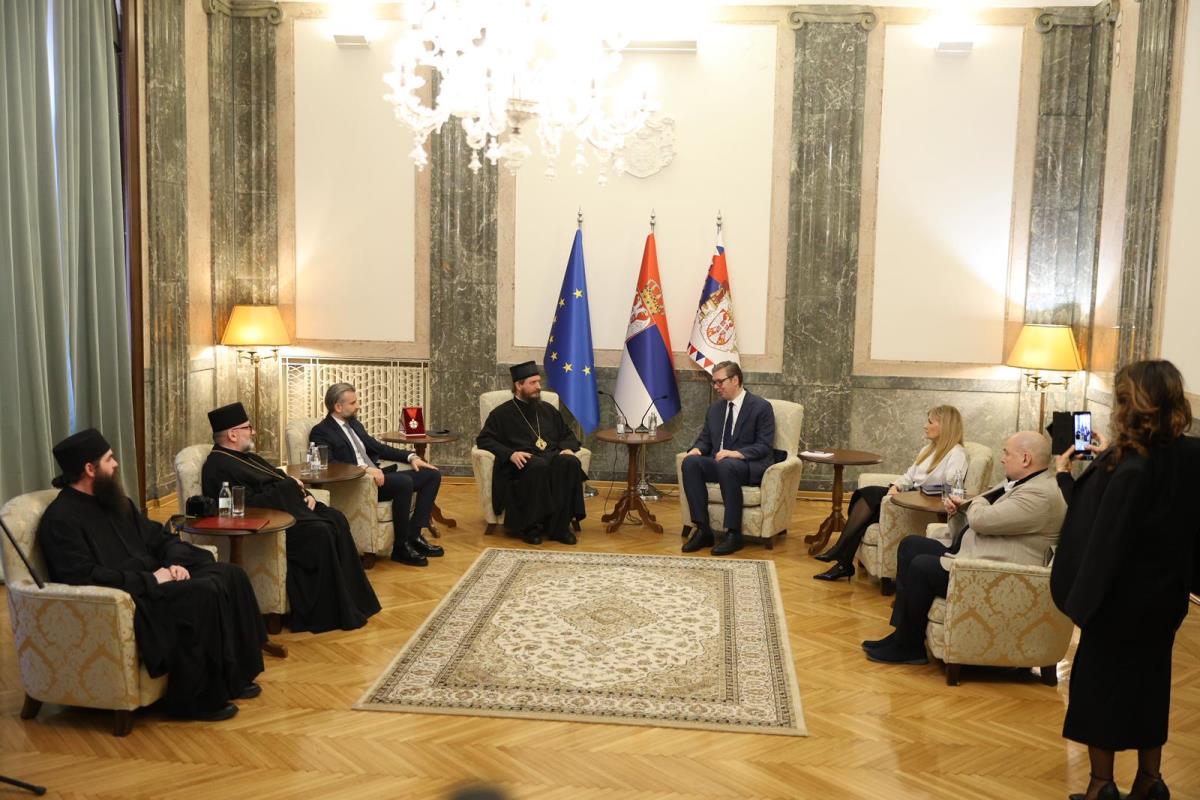 Aleksandar Vučić Episkop Sergije (4).jpeg