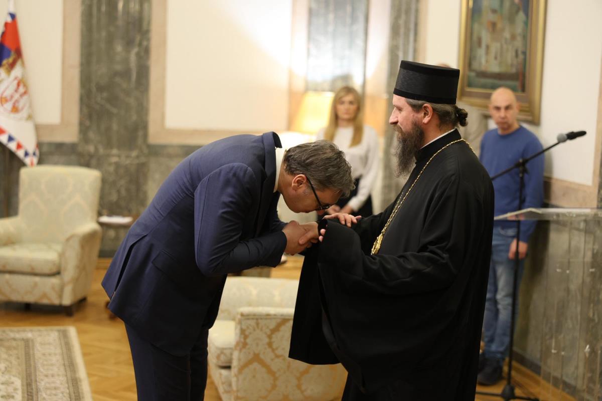 Aleksandar Vučić Episkop Sergije (3).jpeg