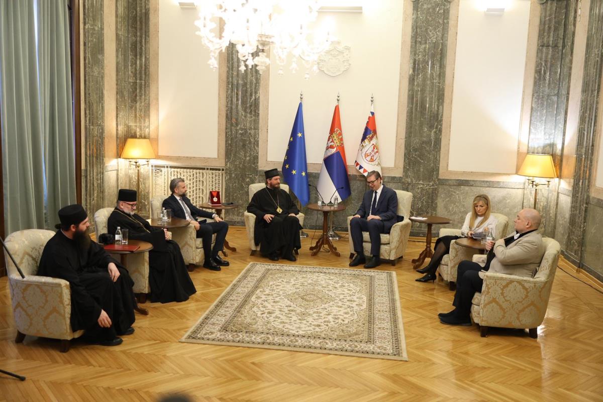 Aleksandar Vučić Episkop Sergije (2).jpeg