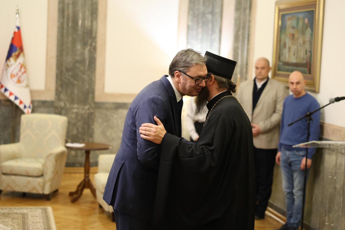 Aleksandar Vučić Episkop Sergije (1).jpeg