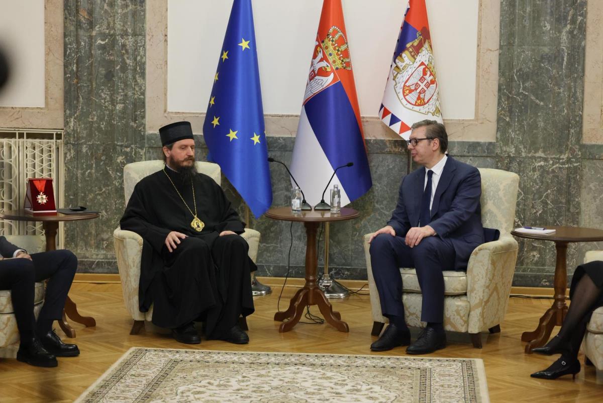 Aleksandar Vučić Episkop Sergije (4).jpeg