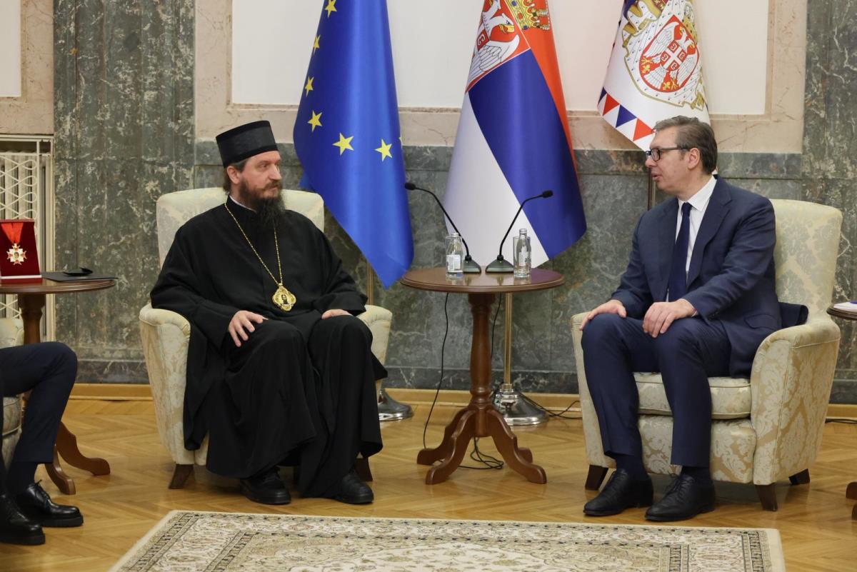 Aleksandar Vučić Episkop Sergije (3).jpeg