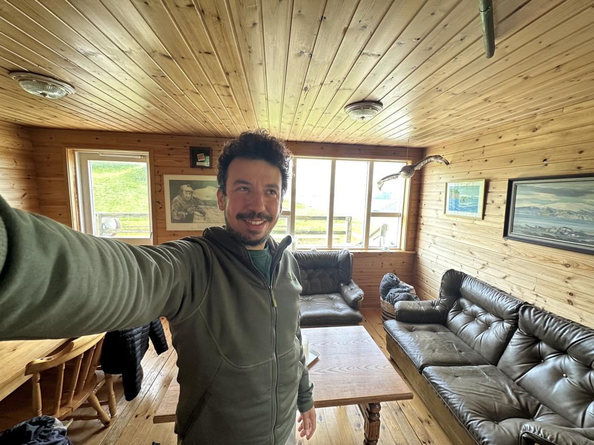 Turski ornitolog Emin Jogurtčoglu u usamljenoj kući na Etlidaju