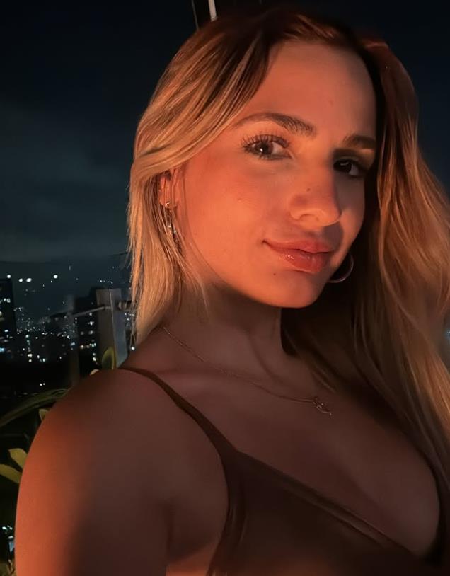 Karliz De La Kruz Ernandez (5).PNG