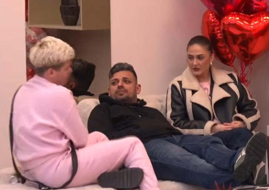 UROŠ I BORA SANTANA RAZMENJUJU NEŽNOSTI PRED SVIMA! Pridružila im se ova cimerka, šok scene u Eliti... (FOTO)