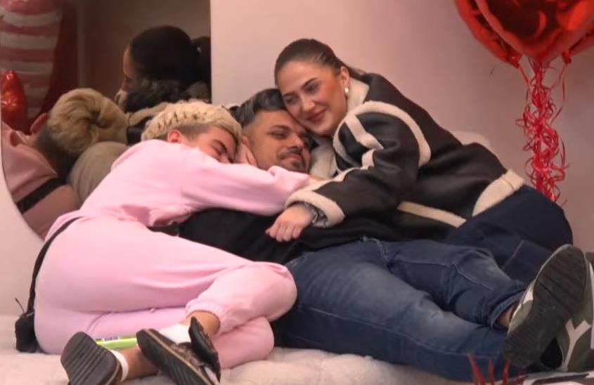 Uroš i Bora razmenjuju nežnosti