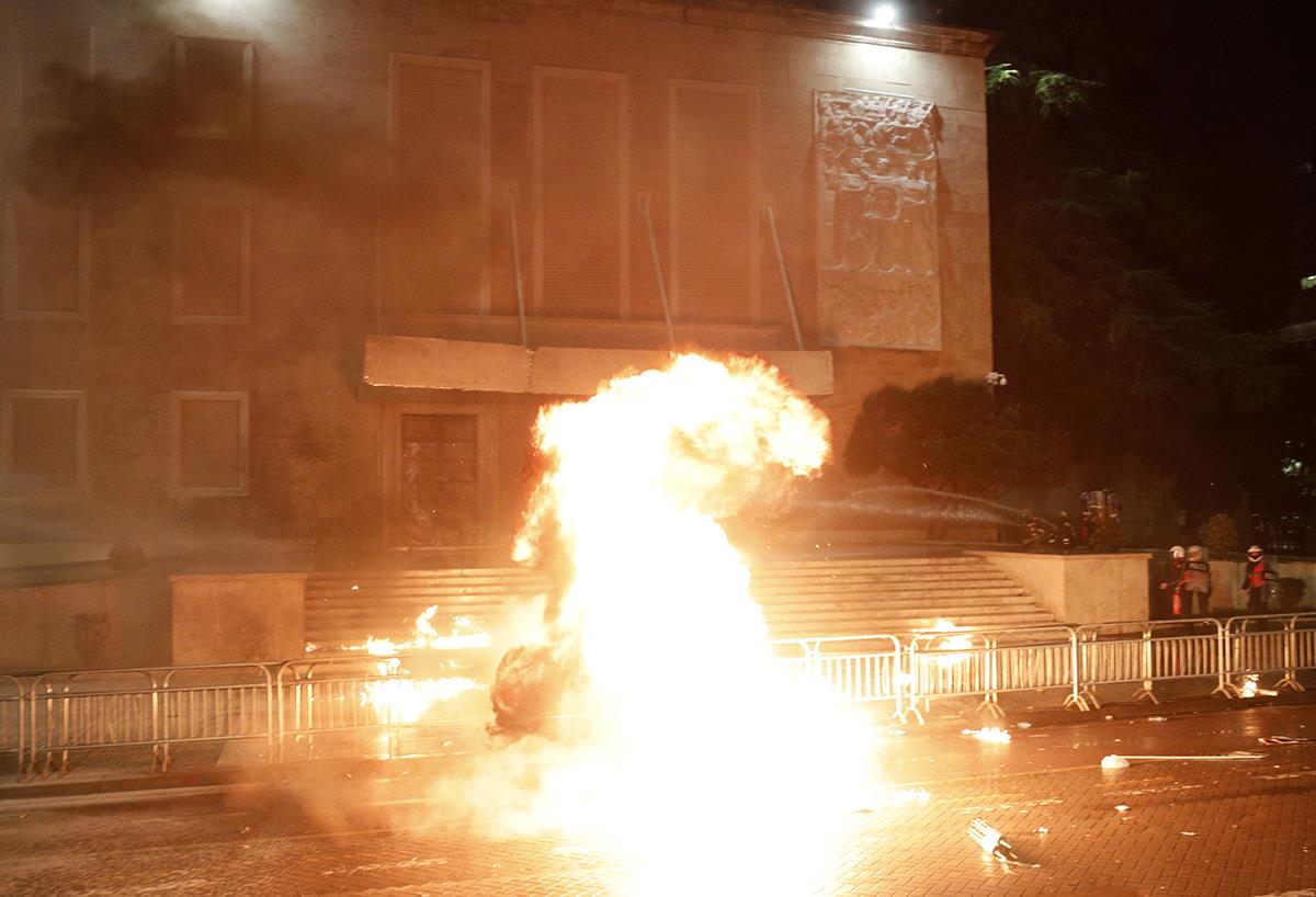 Albanija Tirana neredi protesti   (15).jpg