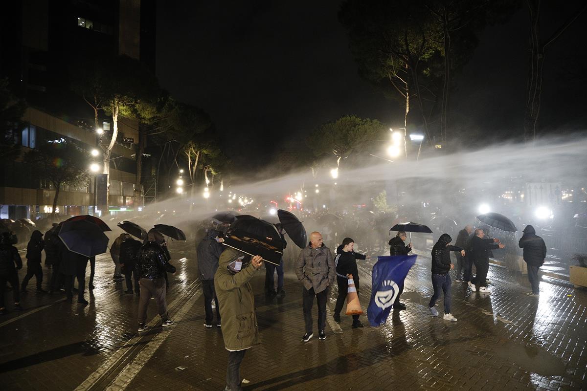 Albanija Tirana neredi protesti   (9).jpg
