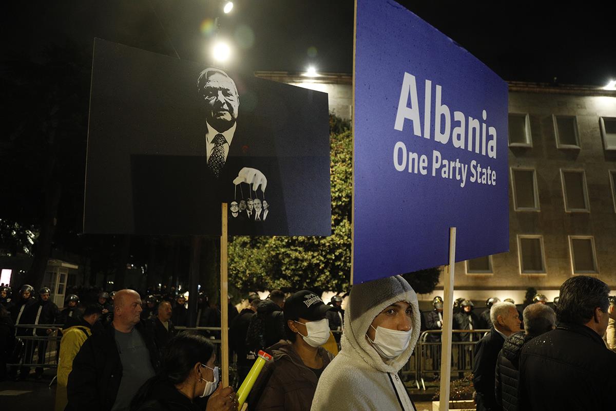 Albanija Tirana neredi protesti   (1).jpg