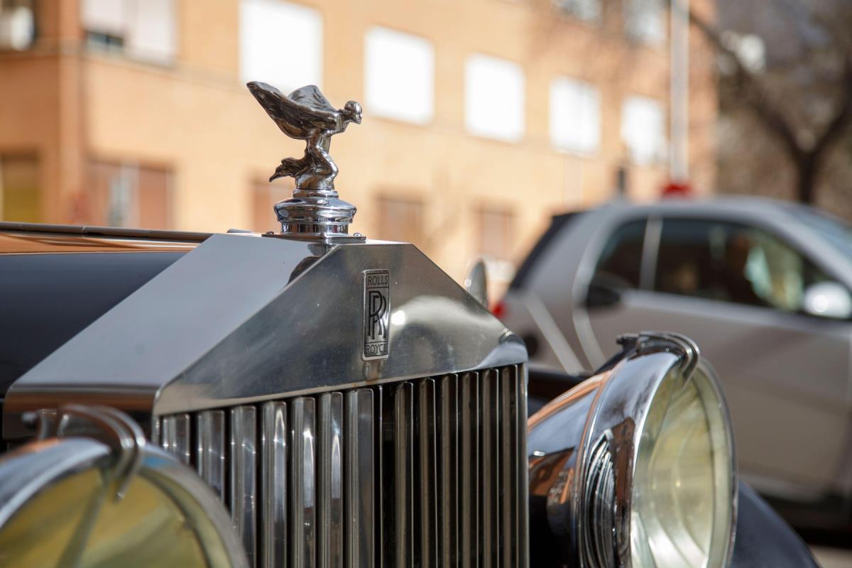 Spirit of Ecstasy na Rols-Rojsu