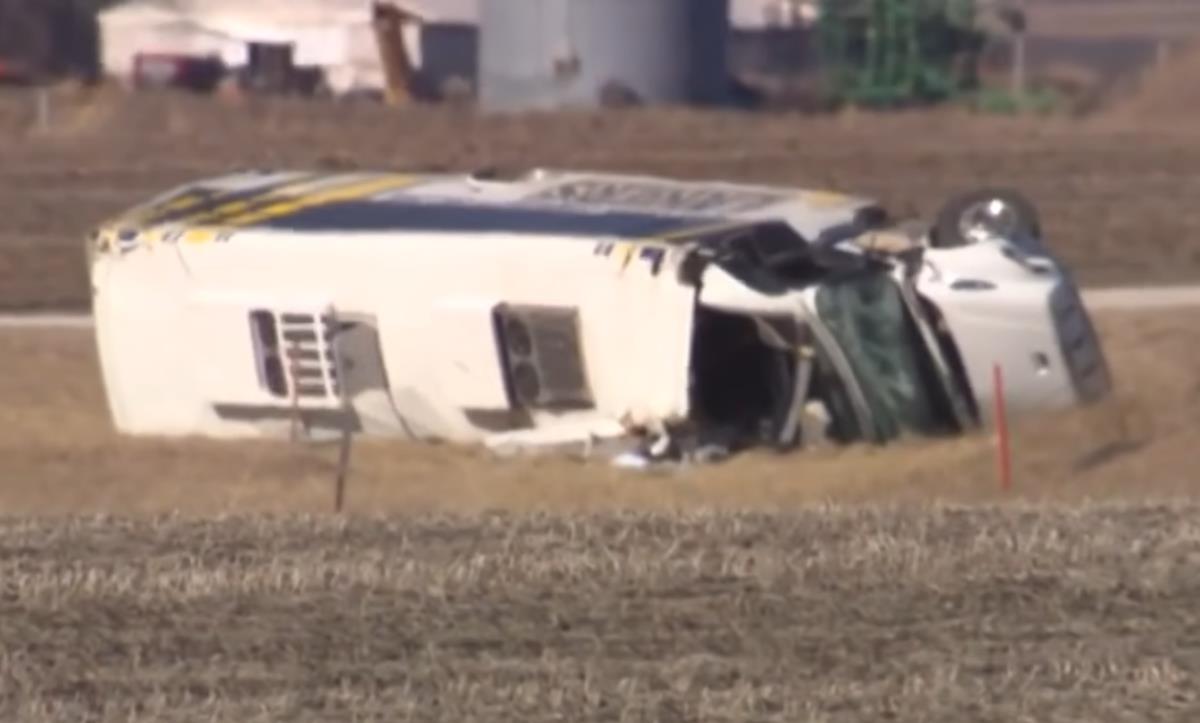 saobraćajna nesreća autobus SAD Ajova bejzbol (3).png