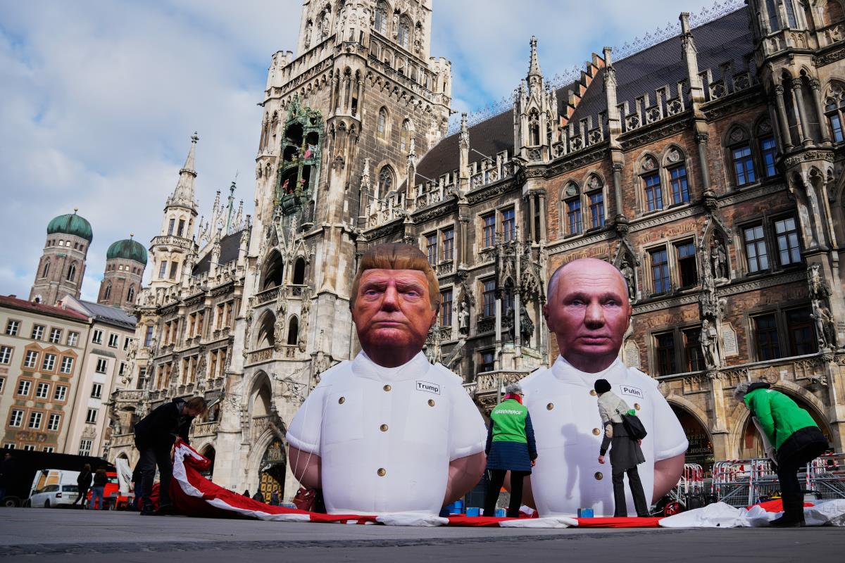 x01 AP Ebrahim Noroozi.jpg