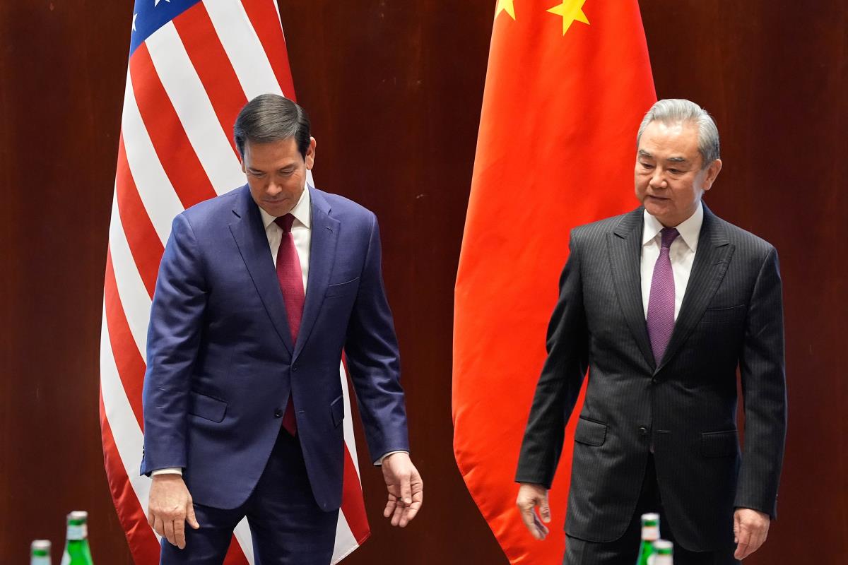 x02 AP Alex Brandon.jpg