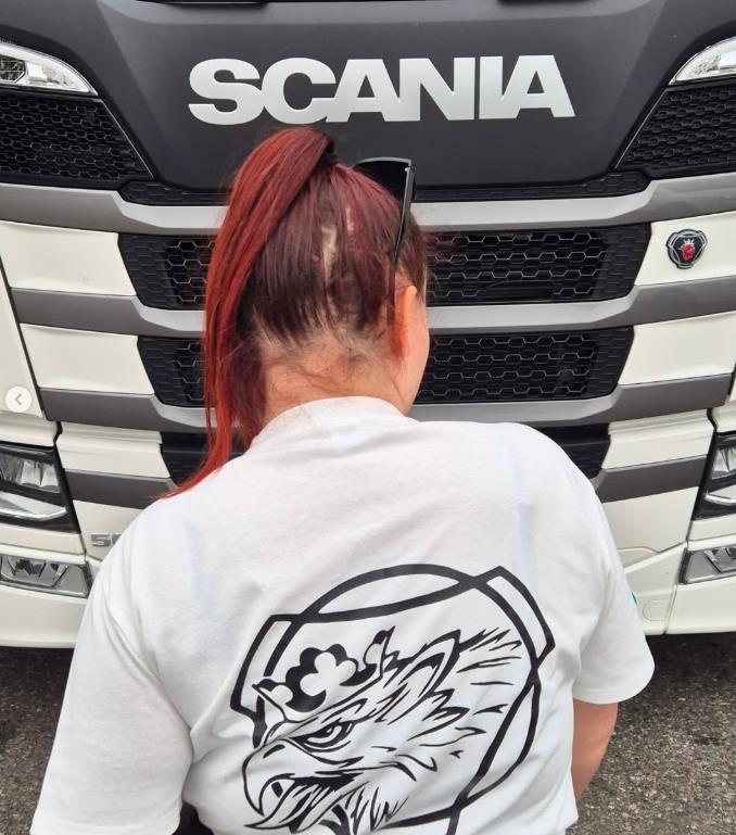 Helena Vekić ima 22 godine i vozi šleper od 40 tona