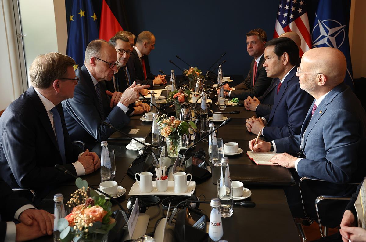 xxx02 EPA Sean Gallup  Pool.jpg