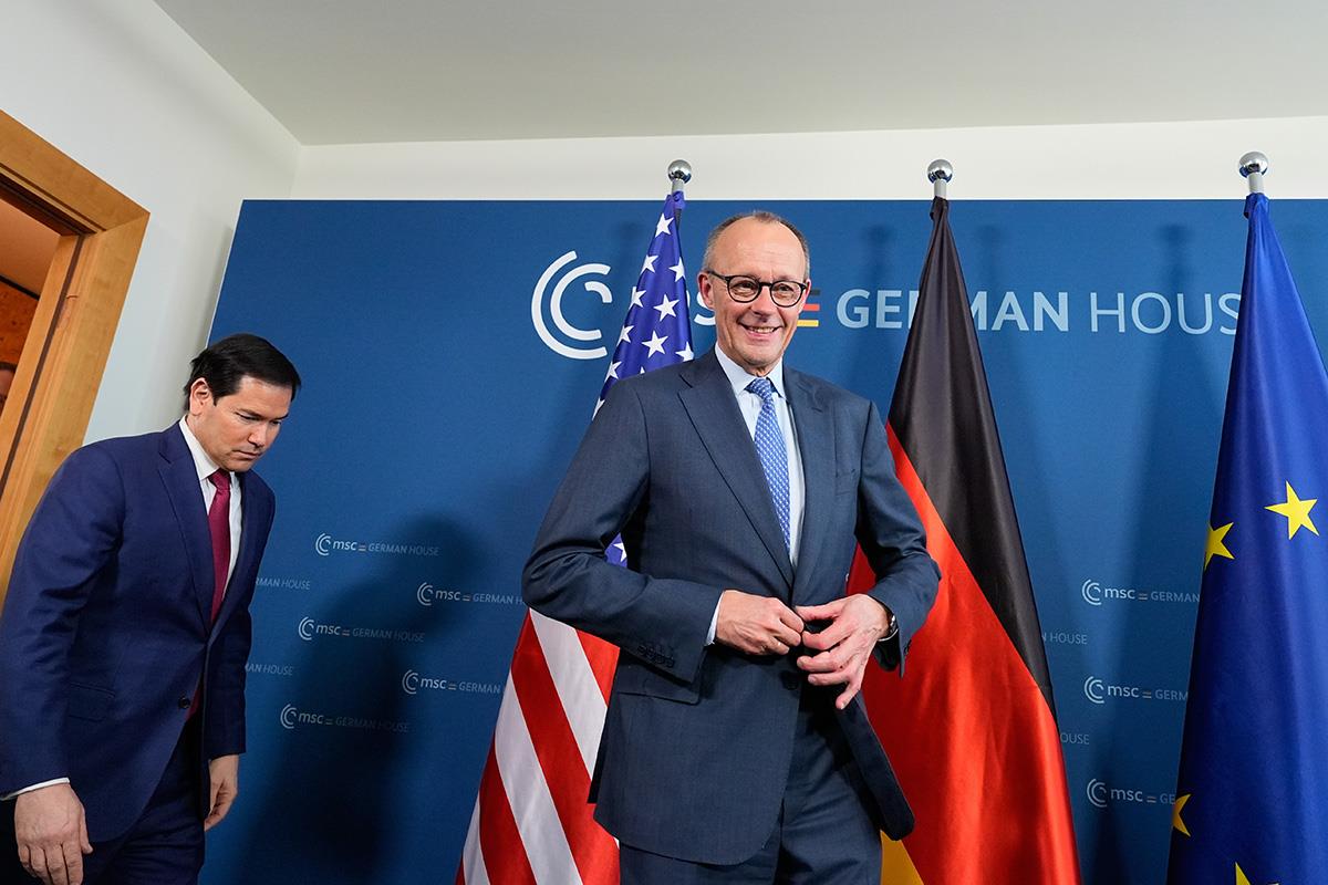 xxx02 AP Alex Brandon.jpg