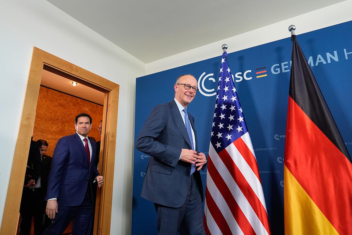 xxx01 AP Alex Brandon.jpg