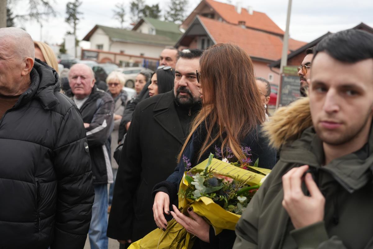 Ceca Šarić na sahrani majke Goge Sekulić