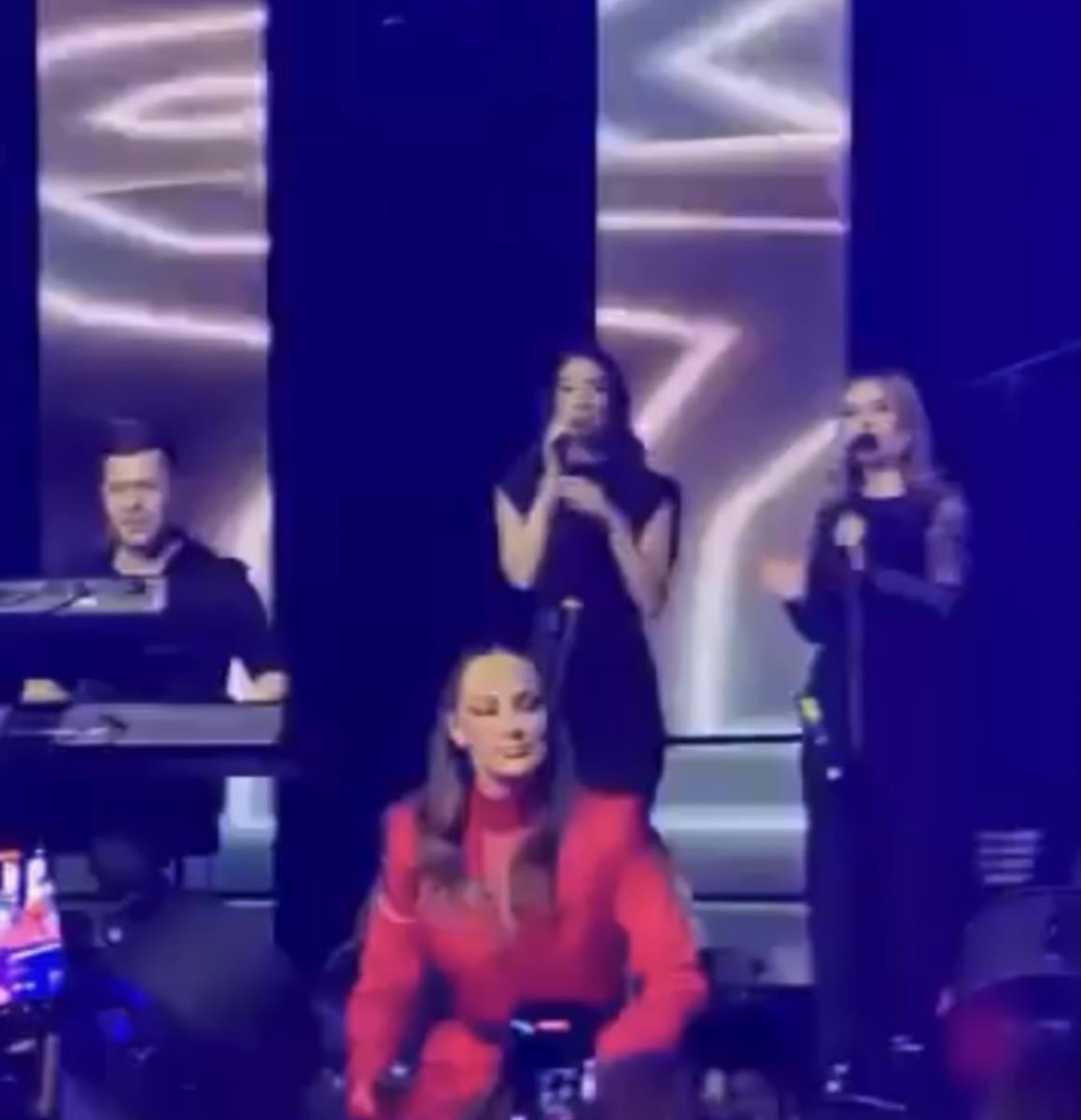 Aleksandra Prijović pala na bini