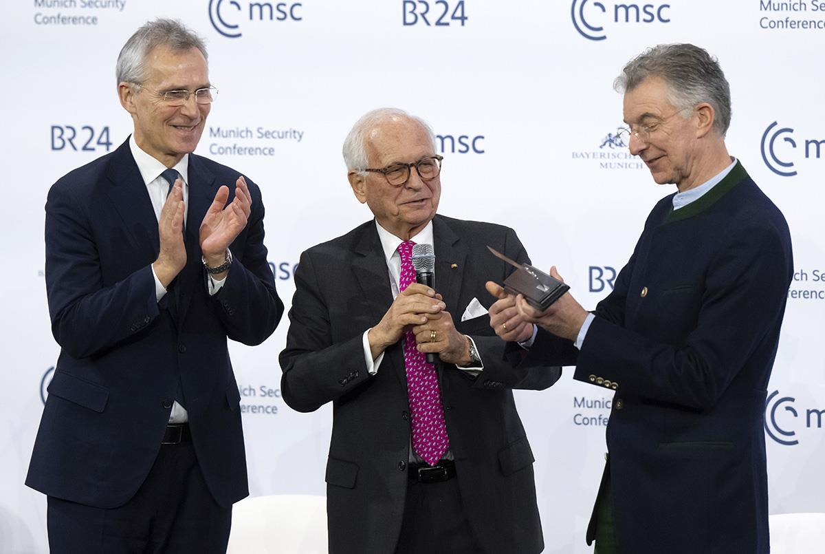 Mihnenska bezbednosna konferencija  Minhen JEns Stoltenberg (3).jpg