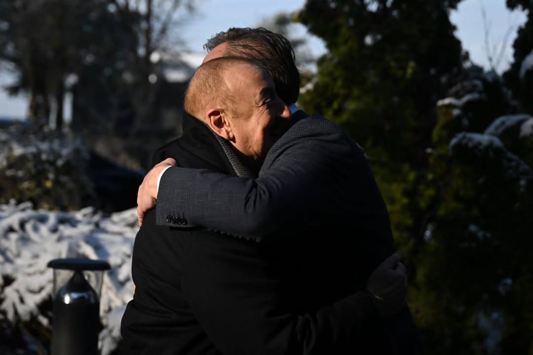 Na radnom doručku sa predsednikom @presidentaz u opuštenoj i srdačnoj atmosferi diskutovali smo (2) copy.jpg