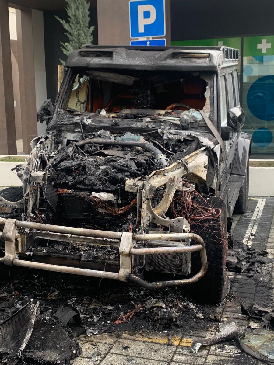 Baka Prase zapaljen automobil