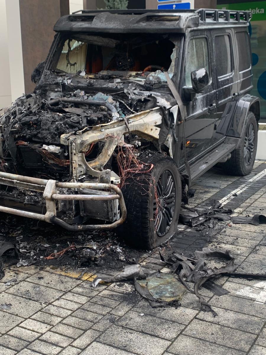 Baka Prase zapaljen automobil