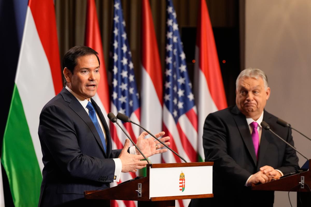 x01 AP Alex Brandon.jpg