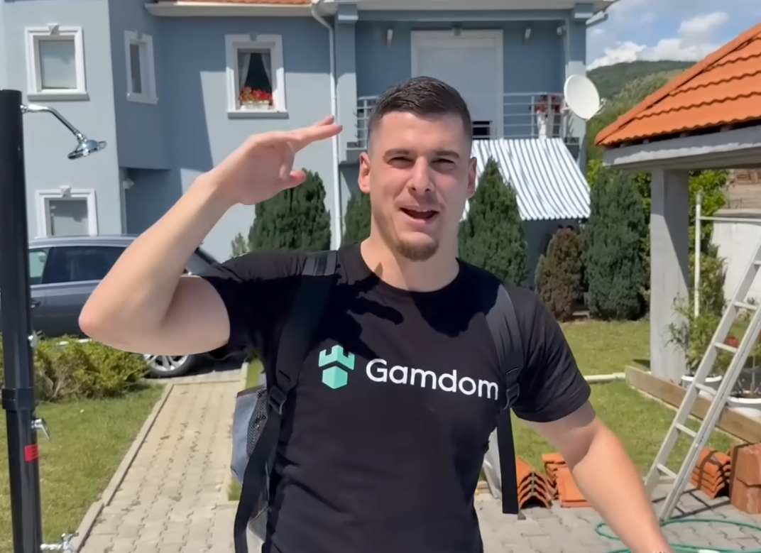 Jutjuber Bojan Simonović Simi (2).png