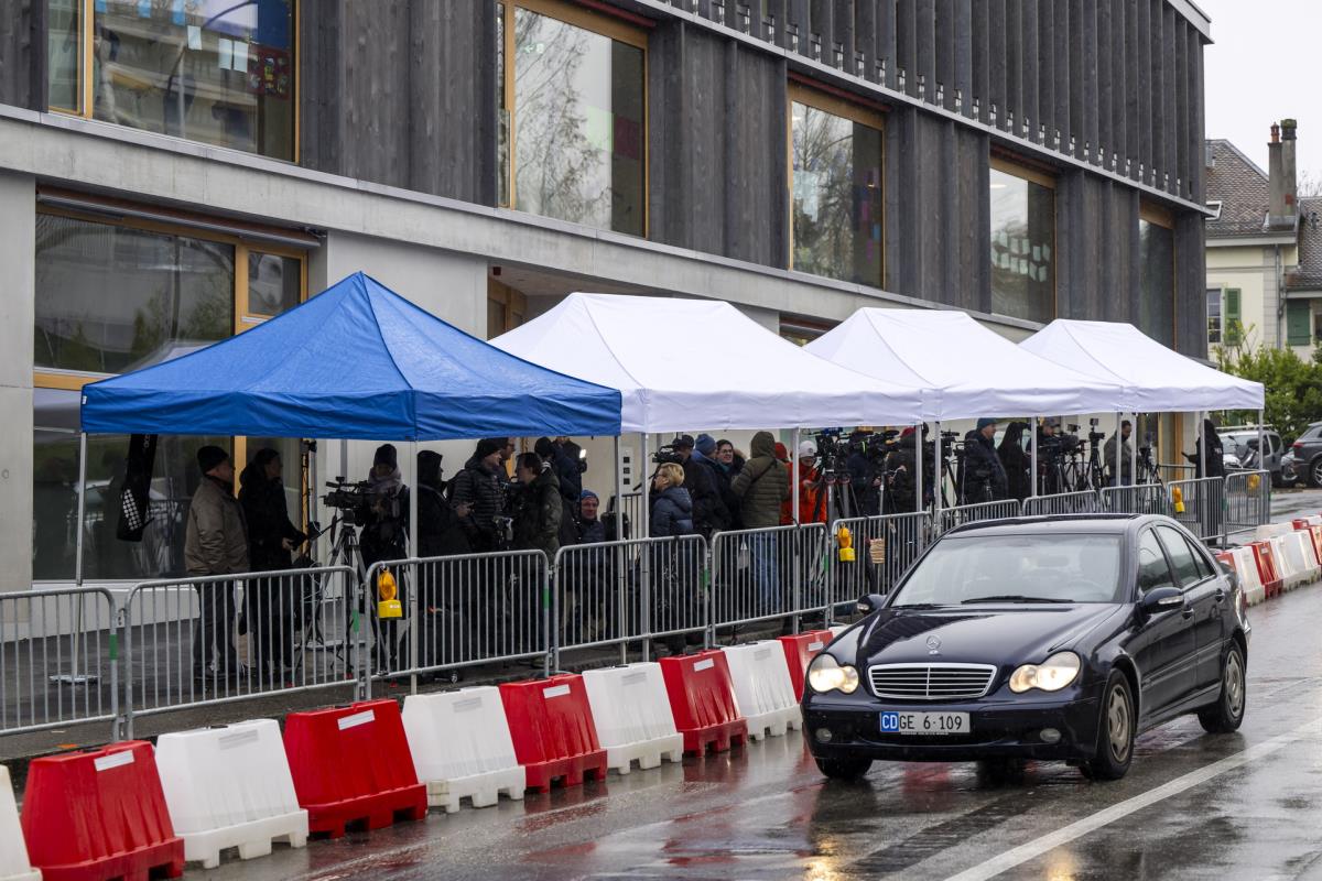 rusija ukrajina01 EPA Martial Trezzini.jpg