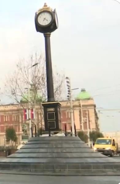 Sat na Trgu republike 2.jpg