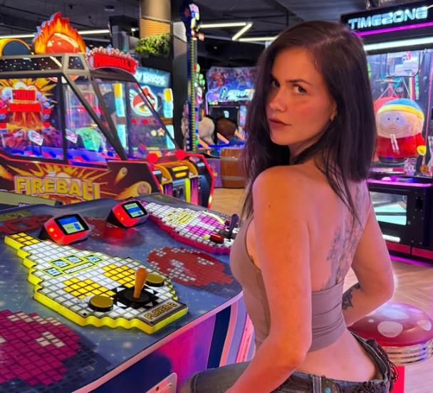 Arabela Mia - OnlyFans model