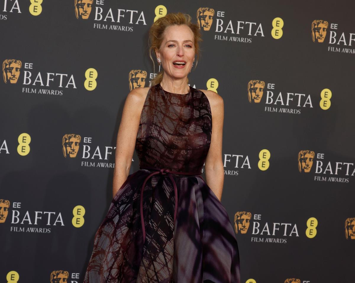 Džilijen Anderson u haljini Roksande Ilinčić na BAFTA nagradama