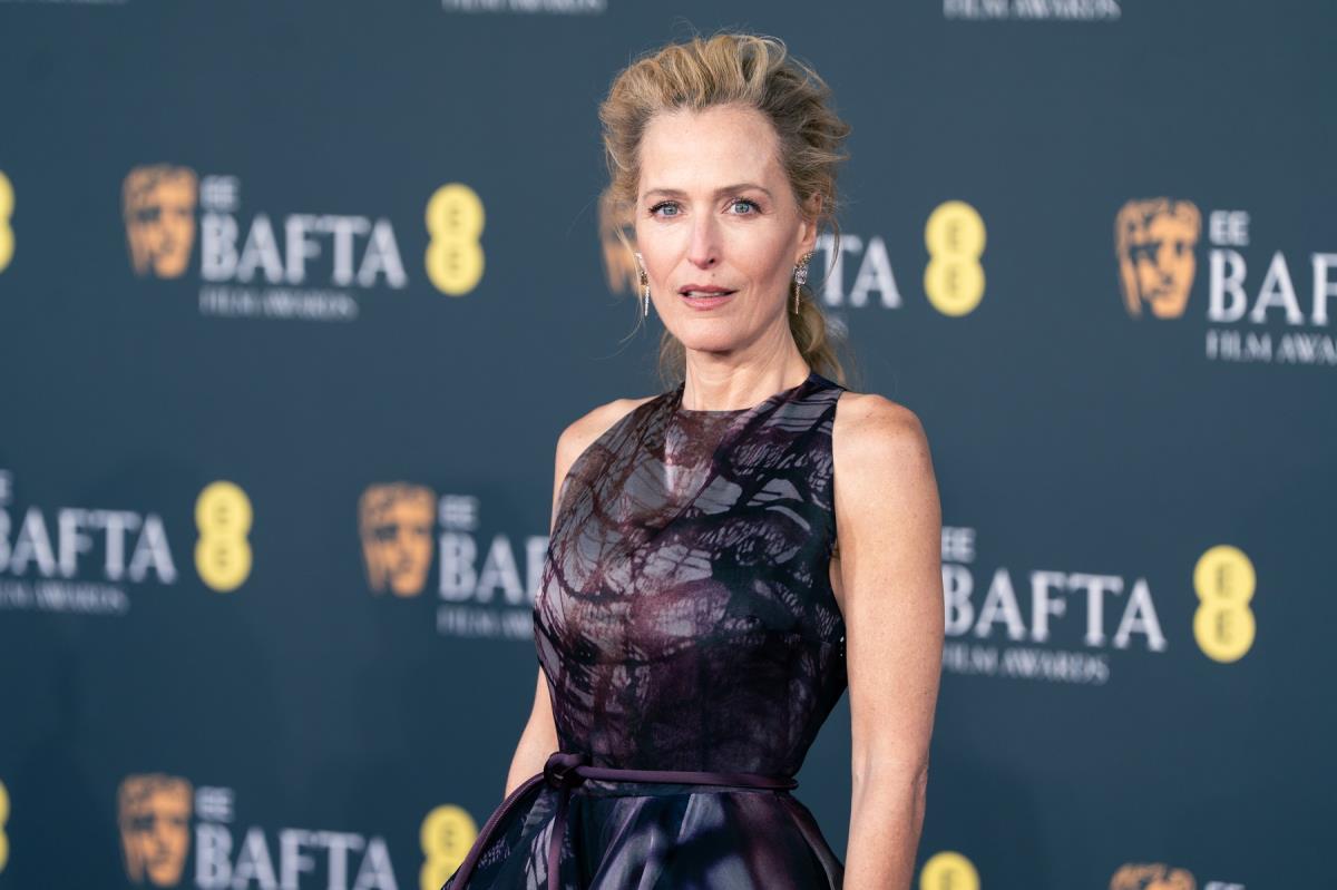 Džilijen Anderson u haljini Roksande Ilinčić na BAFTA nagradama
