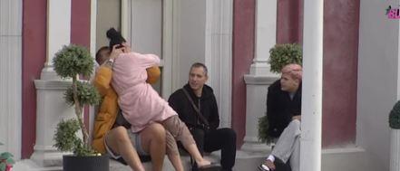 MAJA MARINKOVIĆ I JANJUŠ NA KORAK DO POMIRENJA?! Poljupci pljušte na sve strane, razmenjuju nežnosti pred svima