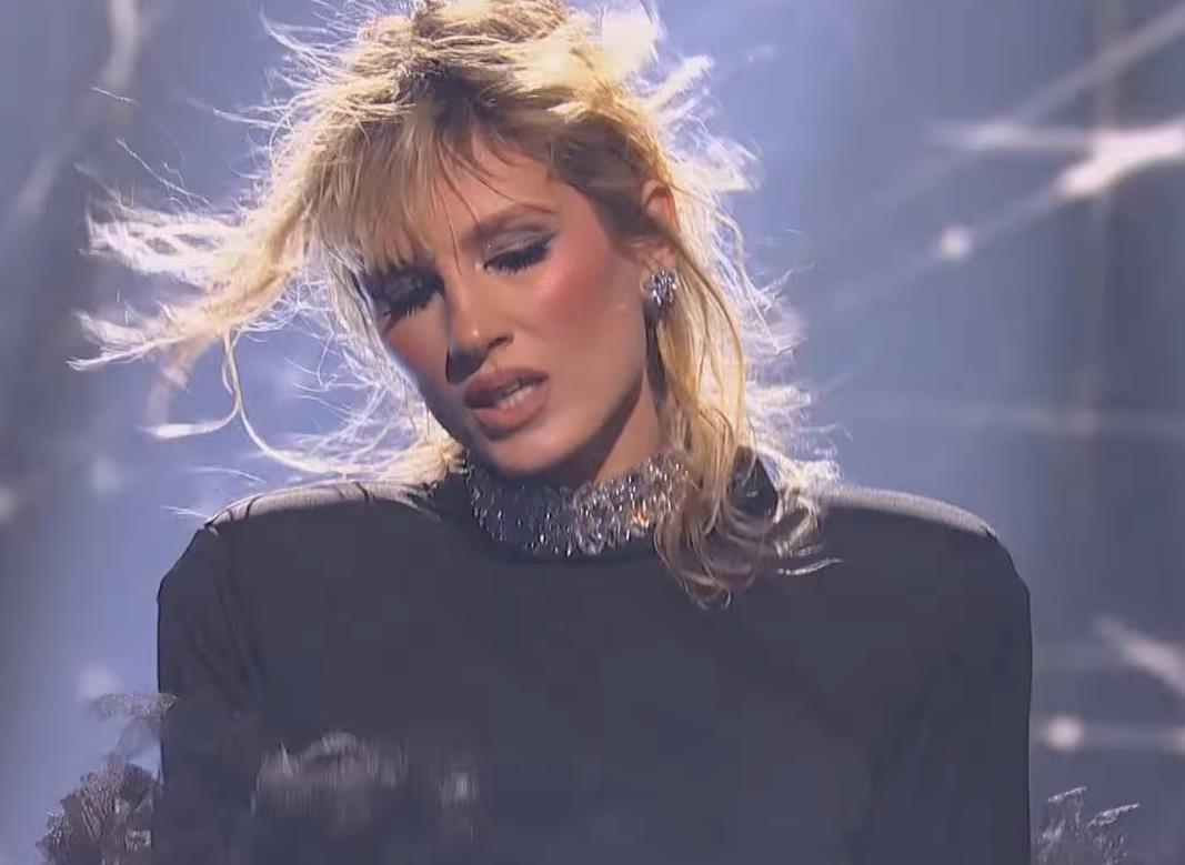 Nevena Božović na sceni PZE (2).png