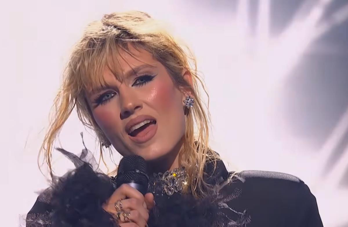 Nevena Božović na sceni PZE (3).png