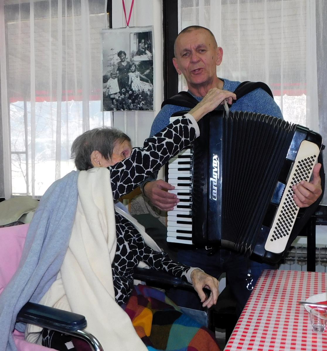 MALI ZVORNIK - Pare za muziku.JPG