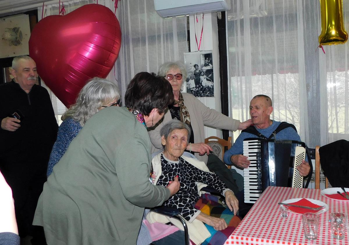 MALI ZVORNIK - Veselo.JPG