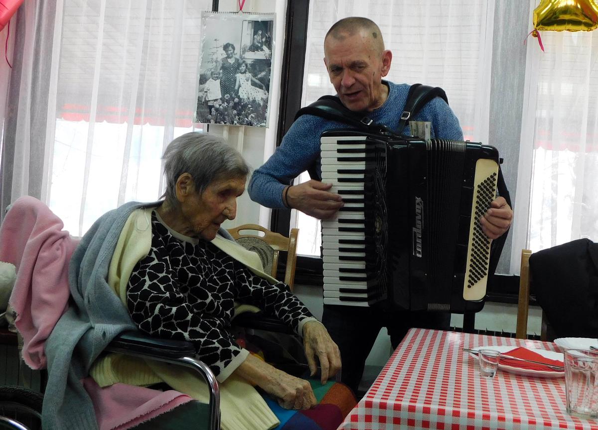 MALI ZVORNIK - Voli muziku.JPG