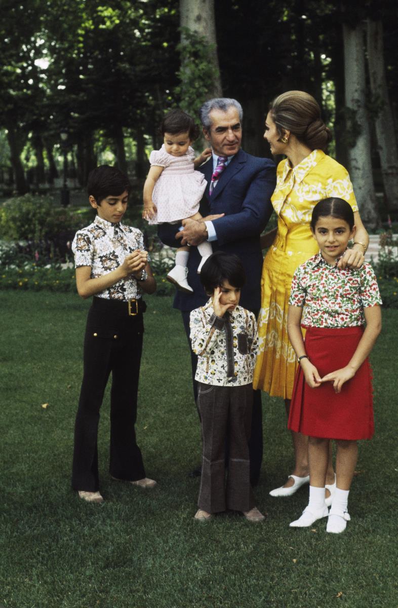 Mohamed Reza Pahlavi i Fara Pahlavi sa decom