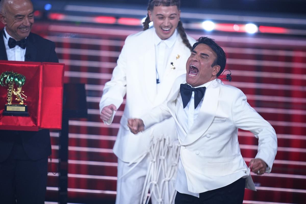 Sal Da Vinči slavi pobedu na Festivalu di Sanremo sa pesmom Per Sempre Sì
