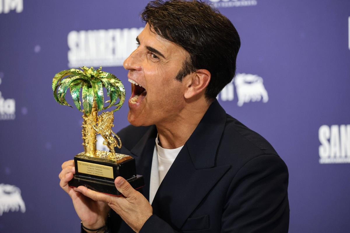 Sal Da Vinči slavi pobedu na Festivalu di Sanremo sa pesmom Per Sempre Sì