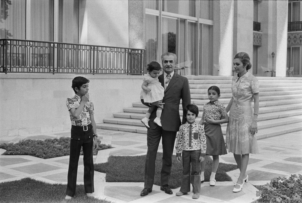 Fara Pahlavi i Mohamed Reza Pahlavi sa decom