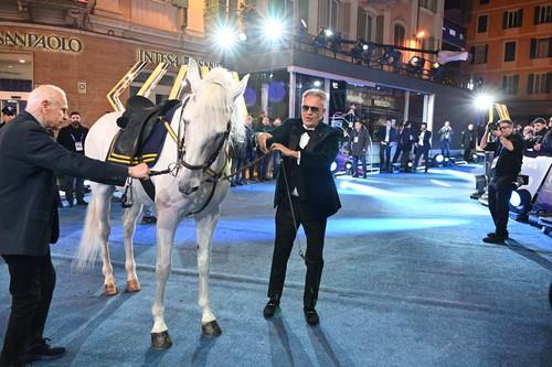 Andrea Bočeli na konju na Sanremu